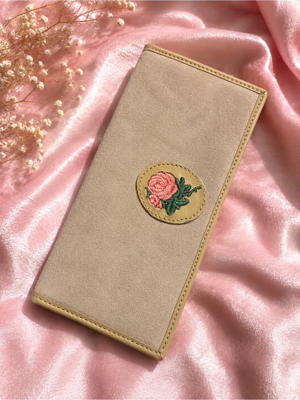 90s/Y2K Genuine Leather Floral Billfold Wallet